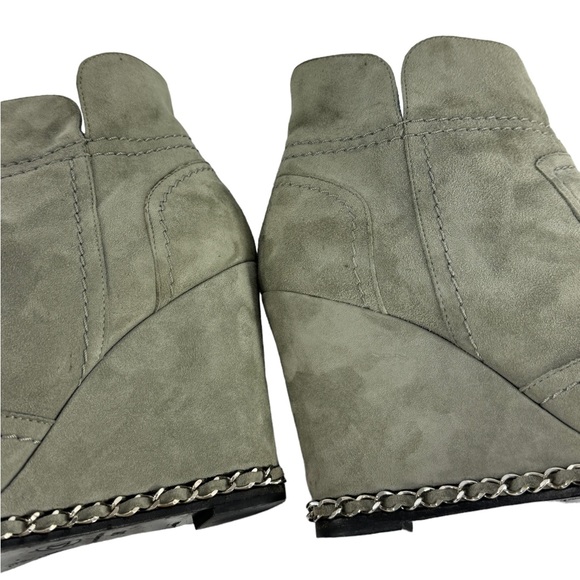 CHANEL Grey Suede Chain Trim Ankle Booties Made in Italy Marked as 38 - 8US - Picture 14 of 15